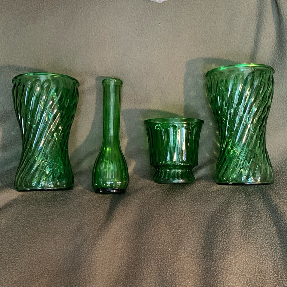 Set of 4 green glass Christmas vases. Various sizes. See pictures - Picture 1 of 10